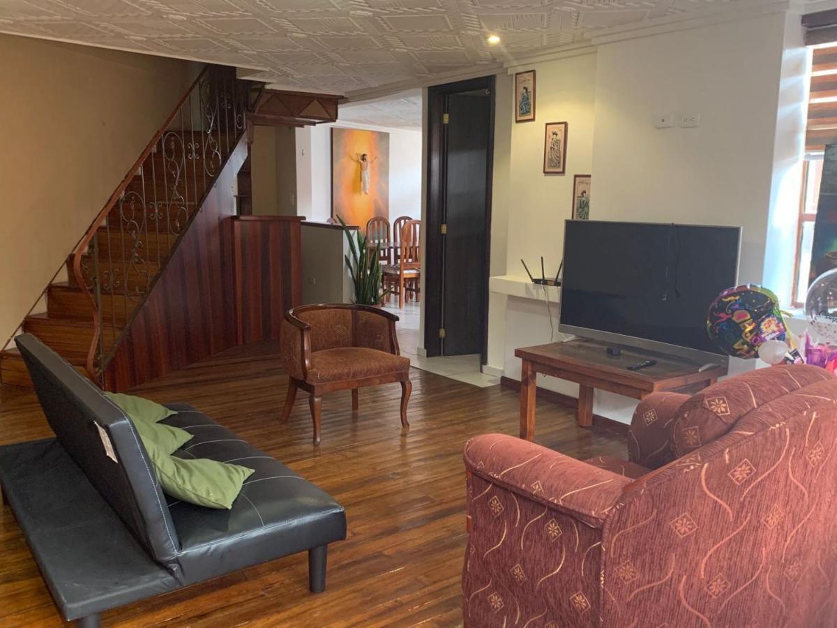 Hostel Santa Canela Cuenca Bagian luar foto