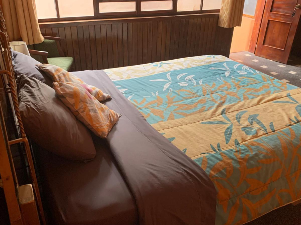 Hostel Santa Canela Cuenca Bagian luar foto