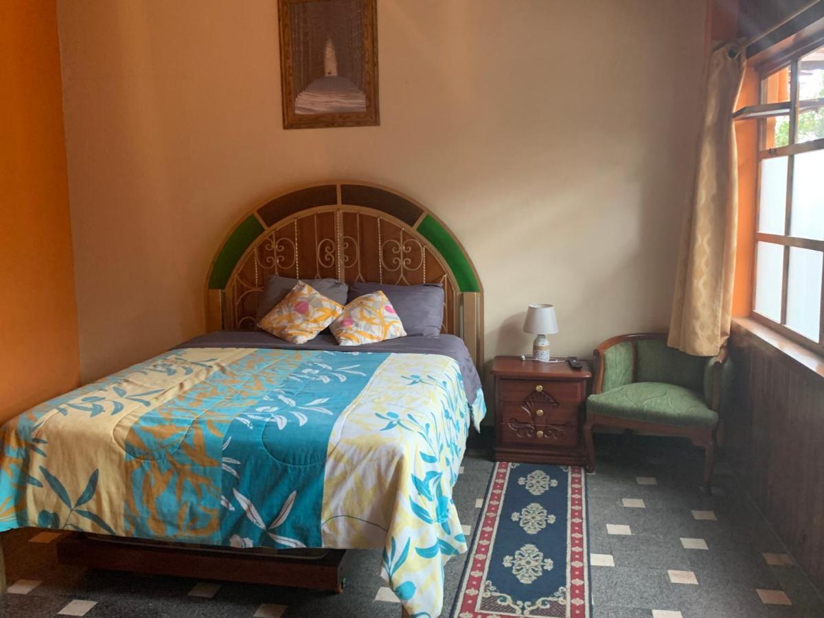 Hostel Santa Canela Cuenca Bagian luar foto