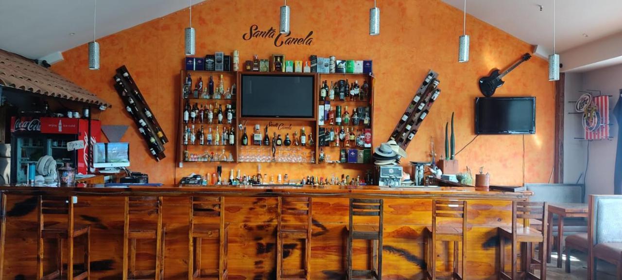 Hostel Santa Canela Cuenca Bagian luar foto