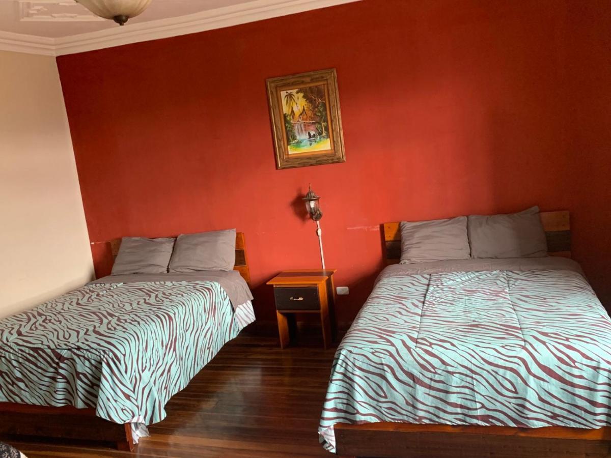 Hostel Santa Canela Cuenca Bagian luar foto