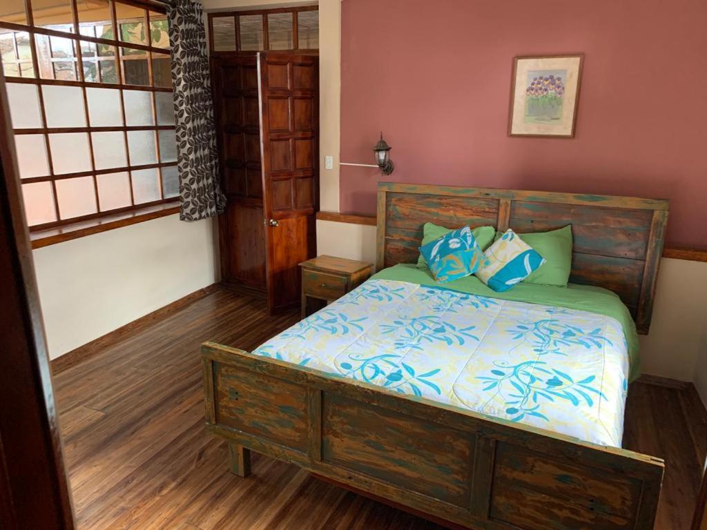 Hostel Santa Canela Cuenca Bagian luar foto