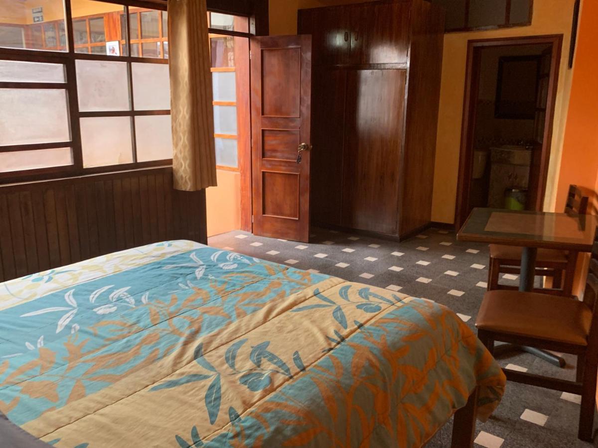 Hostel Santa Canela Cuenca Bagian luar foto