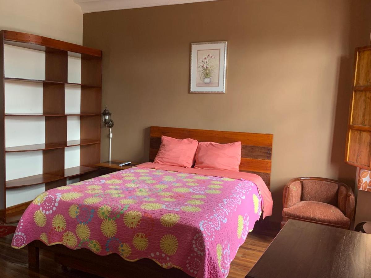 Hostel Santa Canela Cuenca Bagian luar foto