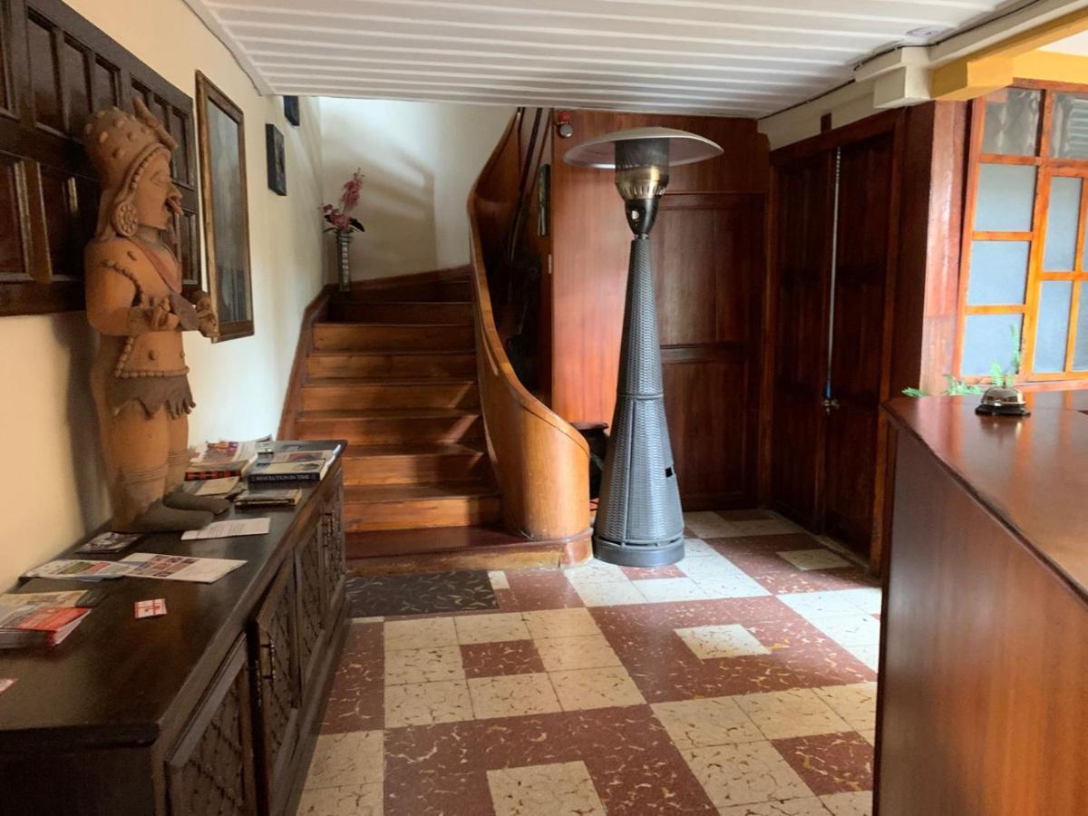 Hostel Santa Canela Cuenca Bagian luar foto